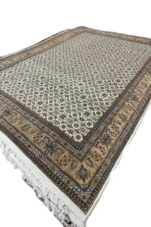 Perzisch tapijt, witte achtergrond.