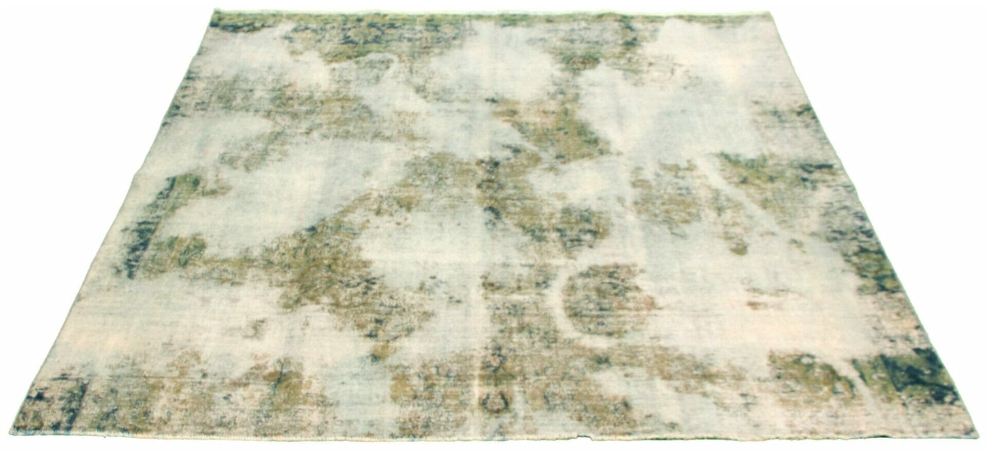Een vloerkleed met een groen en wit patroon erop.
