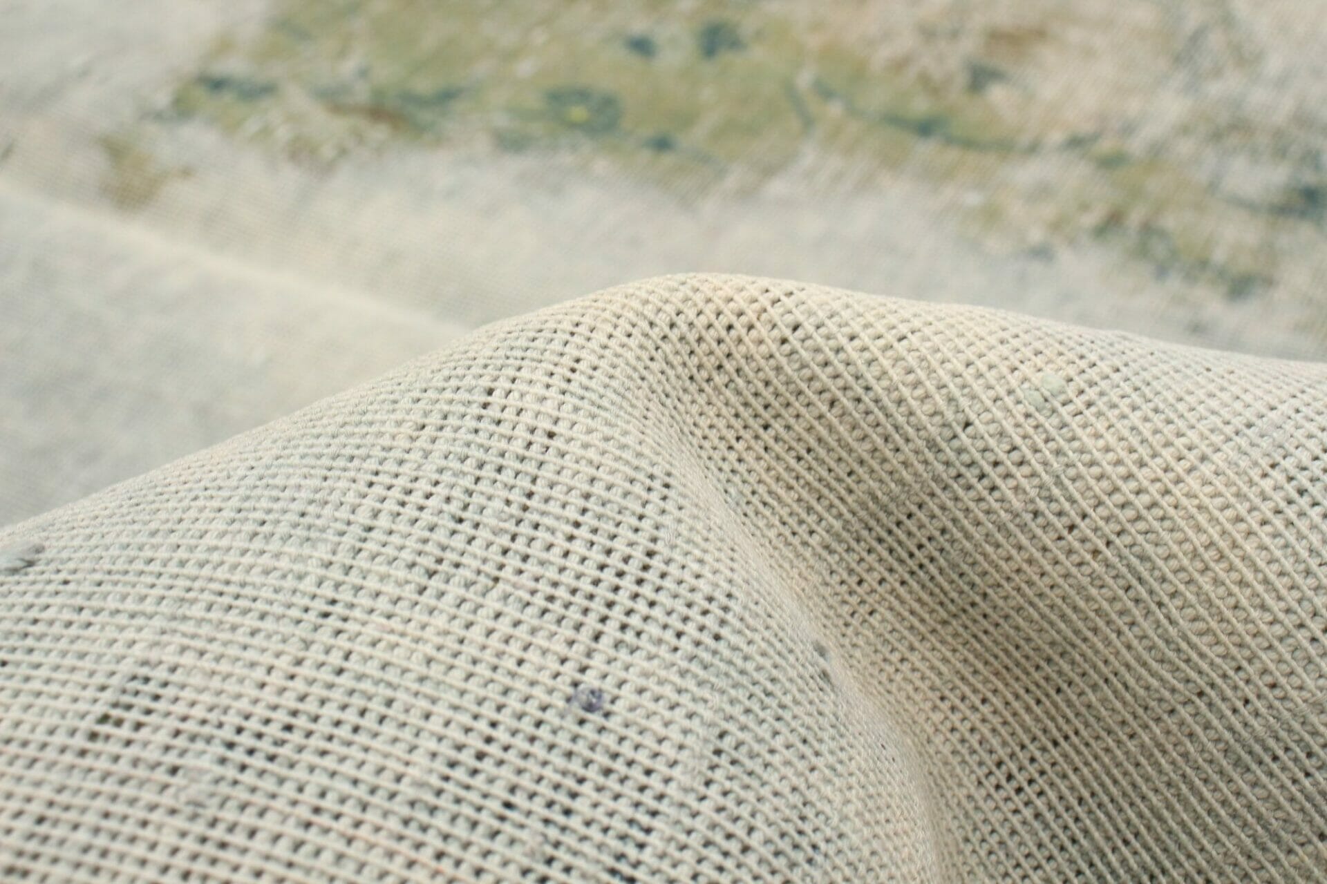 Een close up van een vloerkleedstof met een patroon erop.