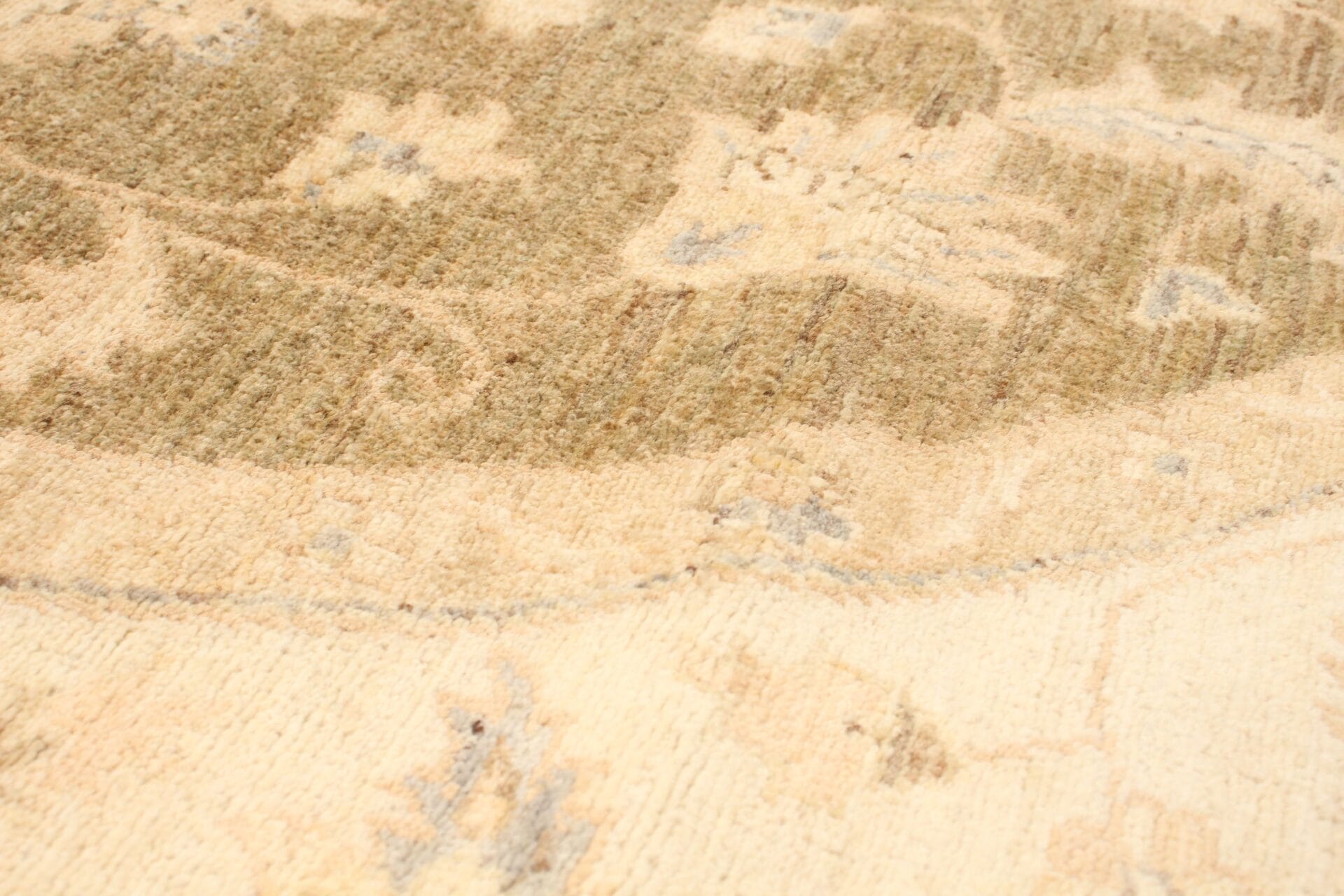 Een close-up van een beige tapijt.