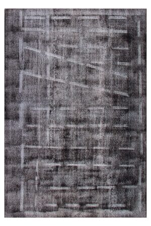 Een grijs tapijt met zwarte lijnen erop.