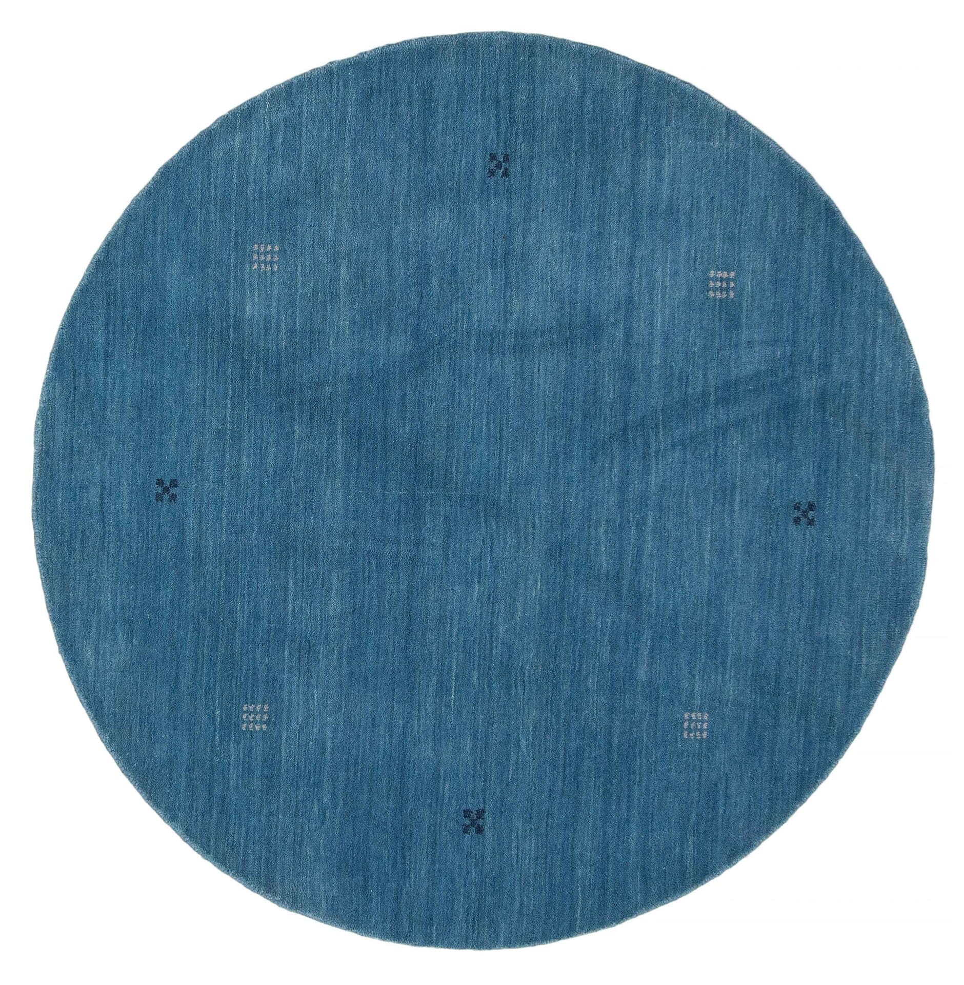 Beschrijving: Een blauw vloerkleed met vierkanten erop.