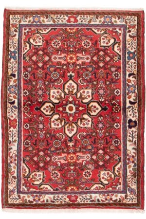 Beschrijving: Een rood tapijt/vloerkleed met een zijden ontwerp.
