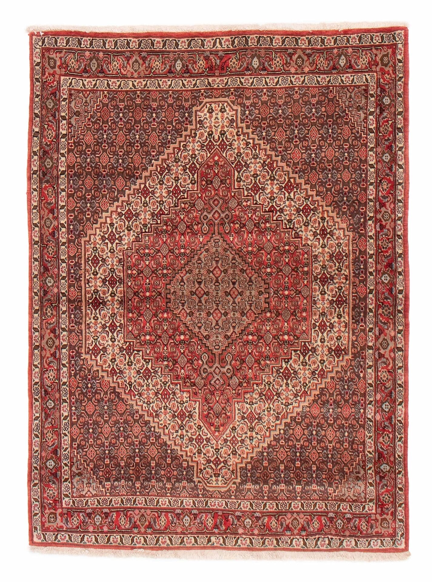 Een rood en beige tapijt op een witte achtergrond.