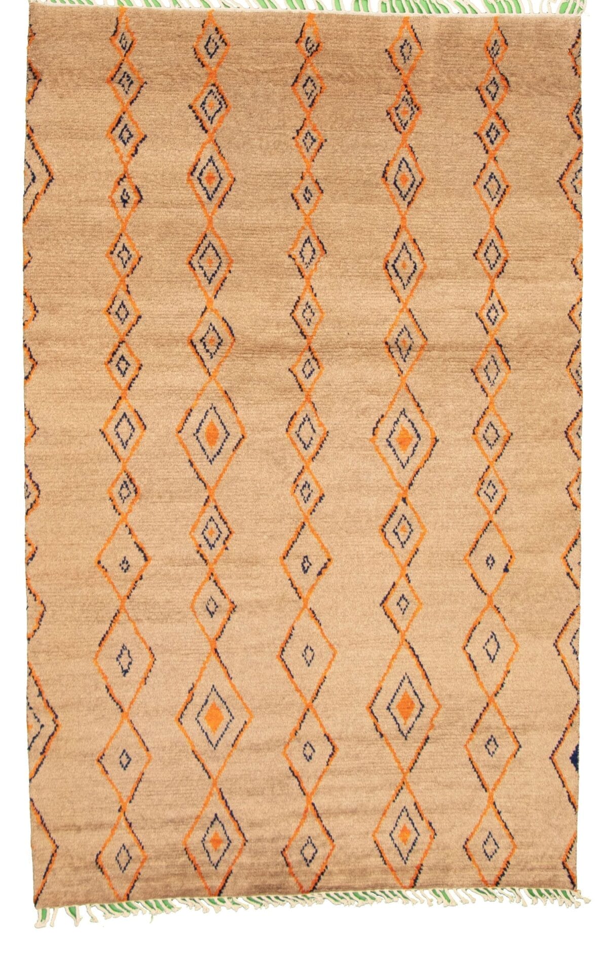 Het Pak Pak Fijnste Marrakech Handgeknoopt Wollen Vloerkleed, met een afmeting van 180 x 282 cm, heeft een bruin en oranje design met geometrische ruitpatronen gerangschikt in verticale rijen. Een groene franje is zichtbaar aan de bovenrand.