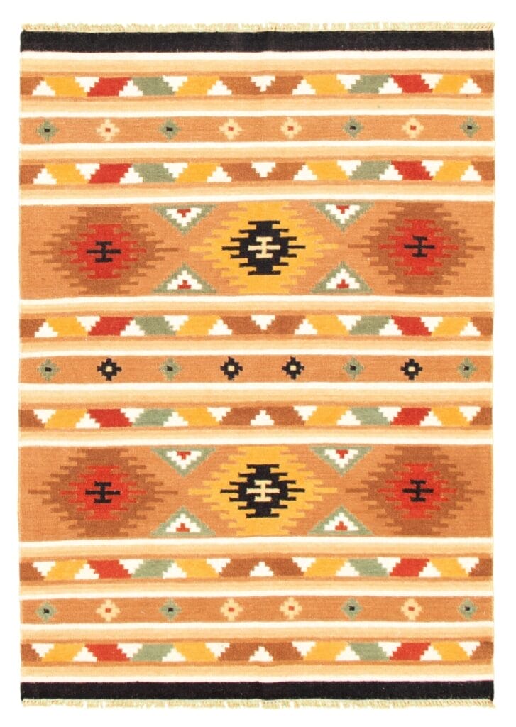 Een rechthoekige Turkse Ankara FW plat geweven wollen kelim, met afmetingen van 165 x 234 cm, met een geometrisch patroon in rood, blauw, geel, groen en wit op een bruine achtergrond. Het ontwerp omvat horizontale rijen van ruiten, driehoeken en kleine vormen.