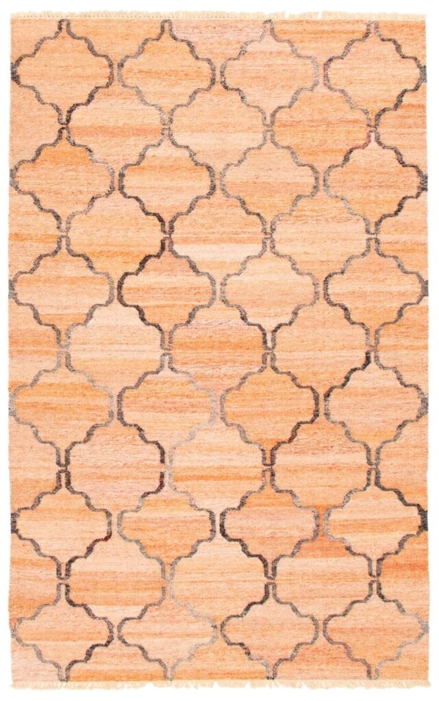 De Turkse Ankara FW platgeweven wollen kelim, 152 x 244 cm, is een rechthoekig vloerkleed met een herhalend geometrisch traliepatroon in Marokkaanse stijl in oranje en beige tinten.