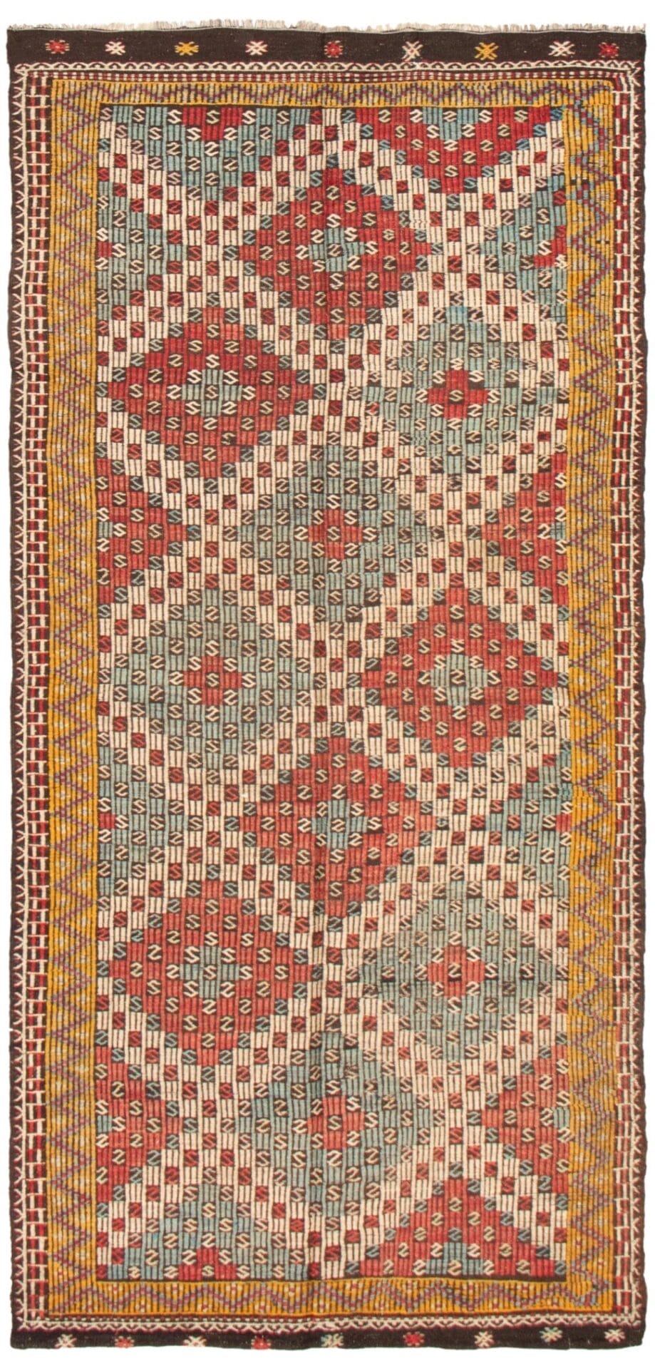 De Turkse Konya platgeweven wollen kelim, van 150 x 353 cm, toont een geometrisch patroon met rode ruitvormen afgewisseld met blauwe en witte segmenten, omzoomd door geel en bruin.