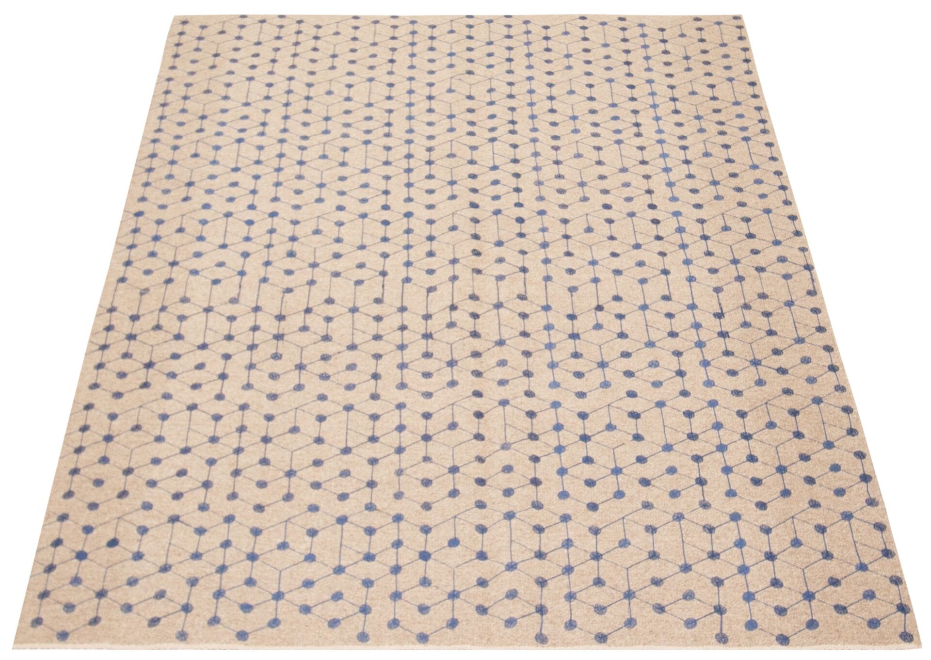 Een beige vloerkleed met een geometrisch patroon van blauw verbonden zeshoeken en stippen.