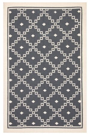 Turkse Ankara FW platgeweven wollen kelim, 157 x 246 cm met een geometrisch patroon met witte vierkanten en ruiten op een donkergrijze achtergrond. Het tapijt heeft een beige rand.