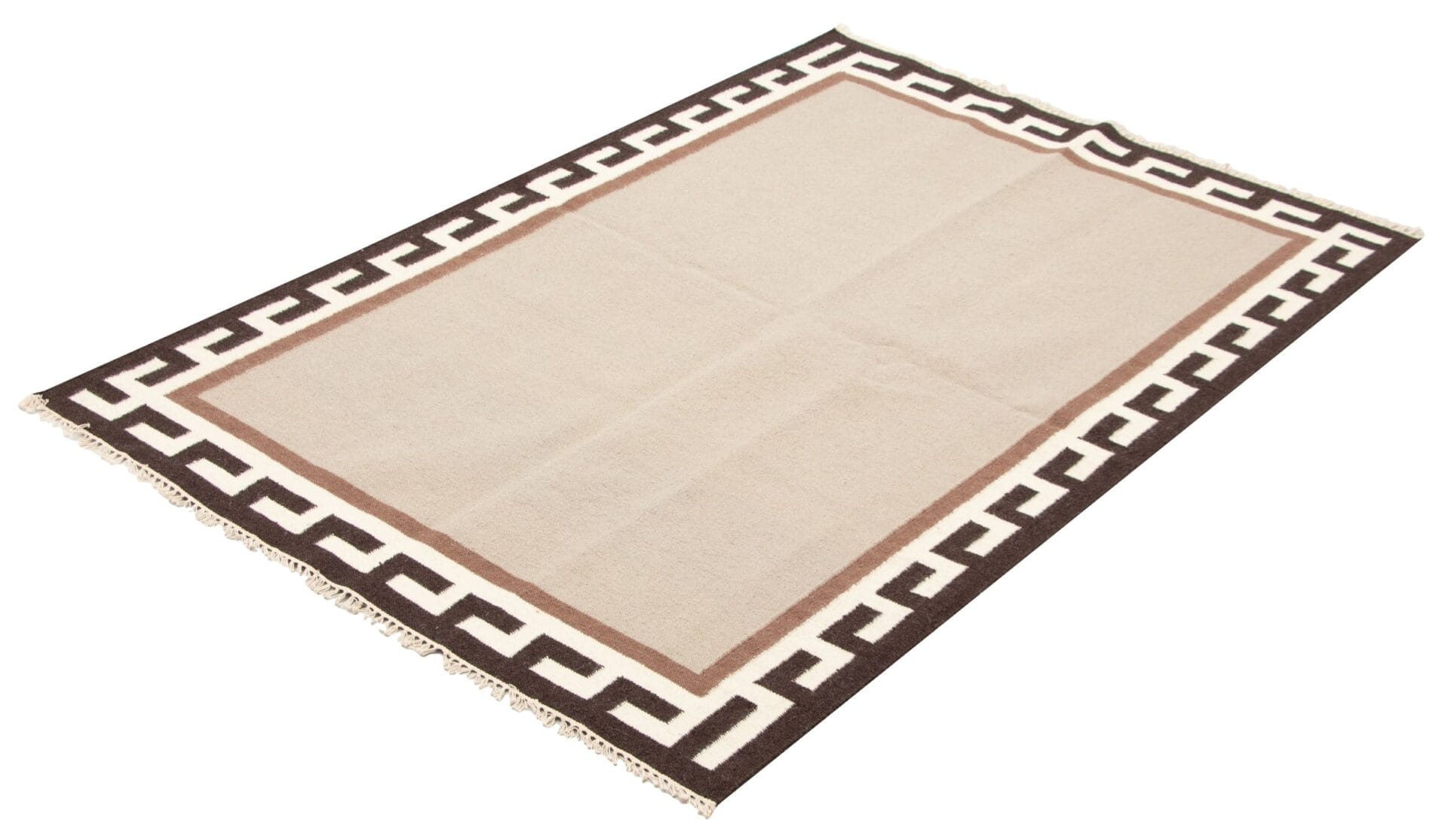 Een rechthoekig beige vloerkleed met een bruin en crème geometrisch randpatroon.