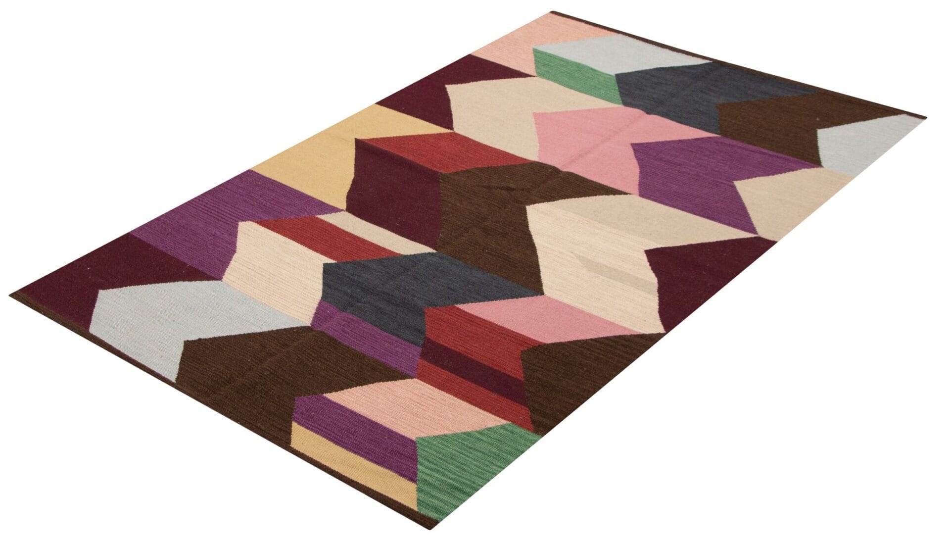 Een rechthoekig vloerkleed met een geometrisch patroon in diverse kleuren, waaronder tinten bruin, rood, roze, paars, groen, geel en beige.