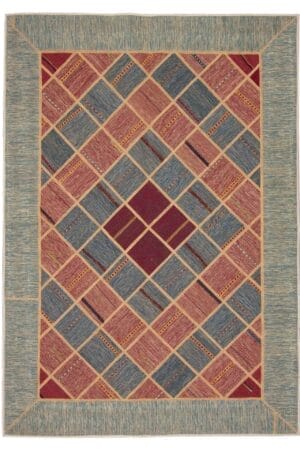 Ingewikkeld geometrisch vloerkleed, ook bekend als Turks Ottomaans Yama Patchwork Flat-Weave Wollen Tapisserie Kelim tapijt of vloerkleed, met een ruitpatroon in rode, blauwe en beige tinten, met een lichtblauwe rand (170 x 239 cm).