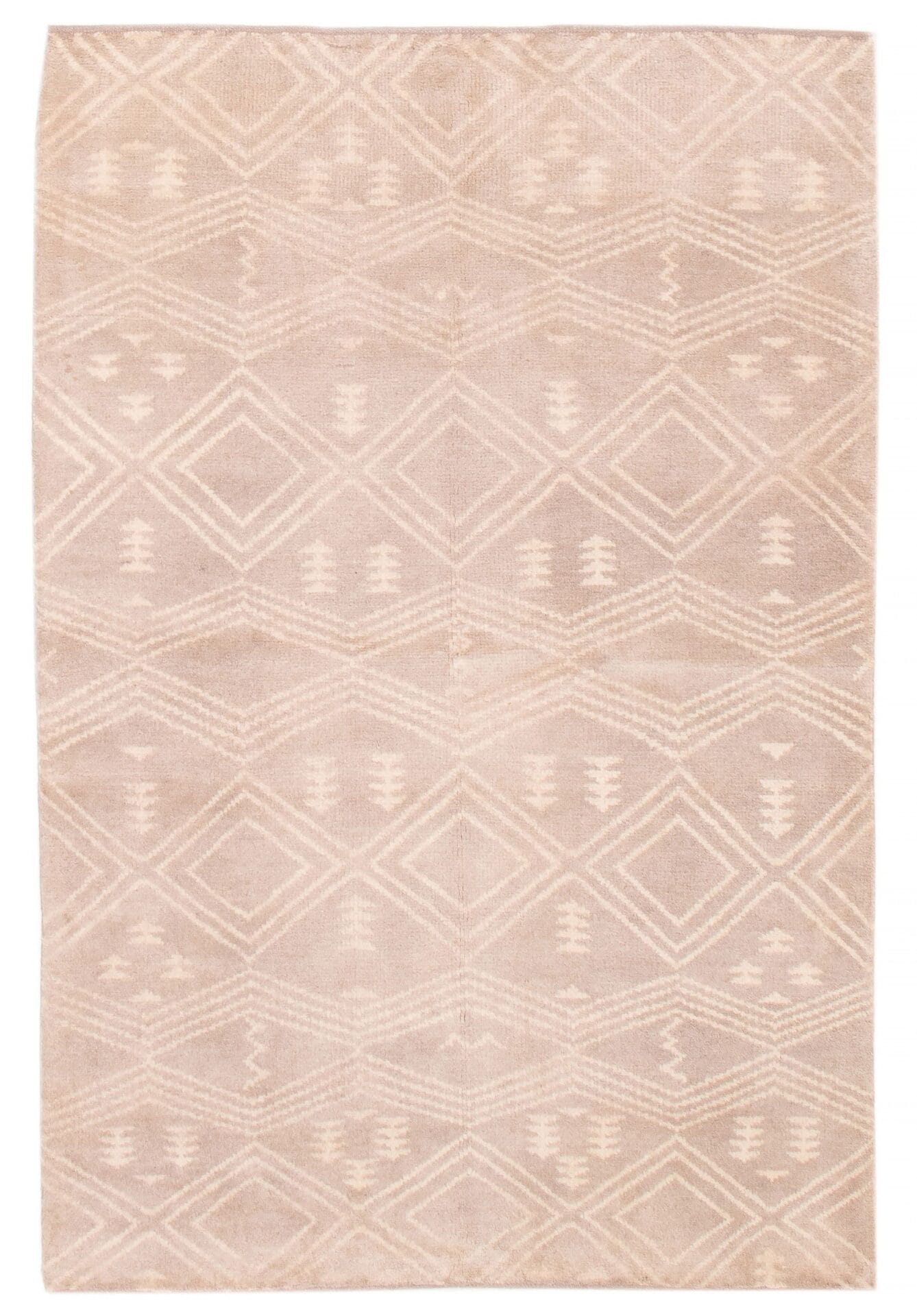 Het Indiase Tanger handgeknoopte wollen vloerkleed van 163 x 231 cm is een rechthoekig beige tapijt met een geometrisch patroon met ruitvormen en parallelle lijnen.