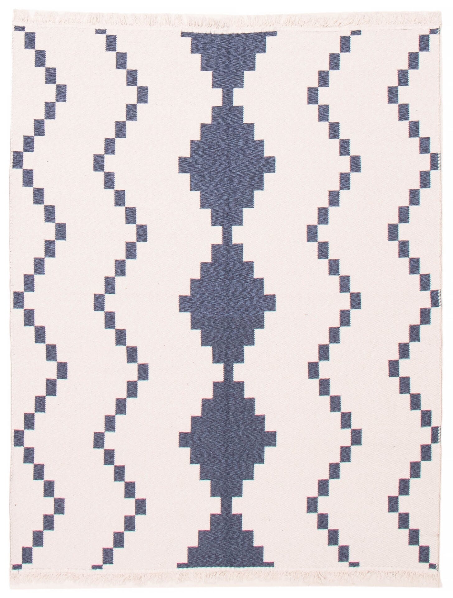 Maak kennis met de Turkse Ankara plat geweven katoenen kelim, van 157 x 213 cm, een beige vloerkleed met een geometrisch patroon met blauwe zigzag- en ruitvormen.