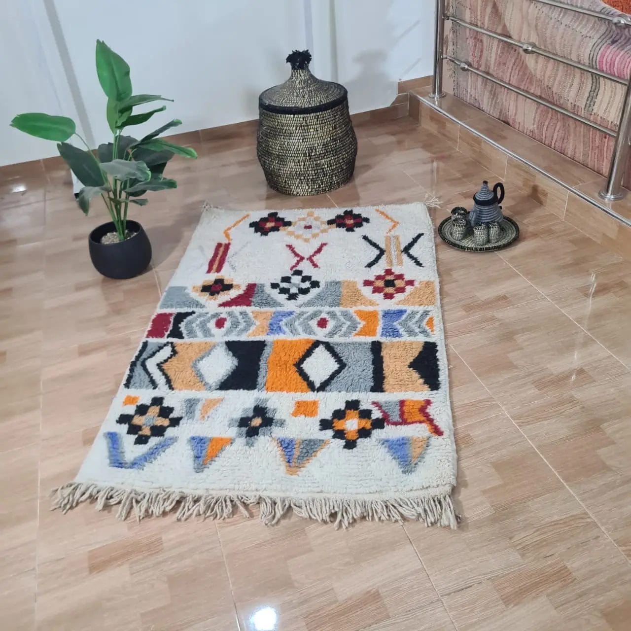 100% HANDGEMAAKT MAROKKAANS TAPIJT 150 -100 cm nr 135