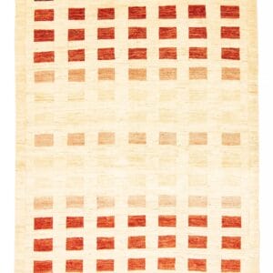 Een tapijt met rode en bruine vierkanten op een witte achtergrond.