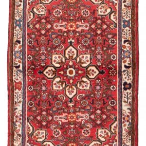 Beschrijving: Een rood tapijt/vloerkleed met een zijden ontwerp.